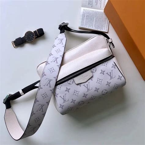 messenger duo louis vuitton|Louis Vuitton Messenger bag white.